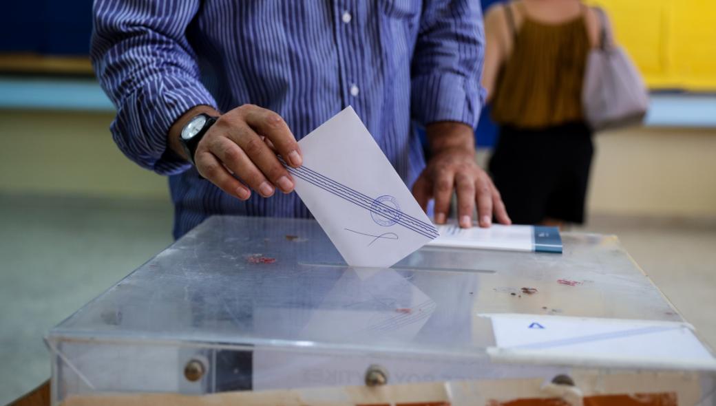 Εκλογές: Έτσι θα κατανεμηθούν οι έδρες με βάση τη νέα απογραφή – Οι 10 ερωταπαντήσεις του Θ.Λιβάνιου