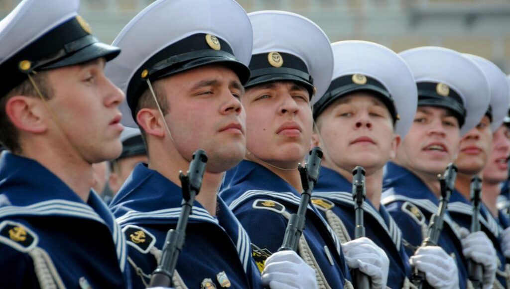 Σεβαστούπολη: Ένας… ναύτης είδε πρώτος τα θαλάσσια drones και σήμανε τον συναγερμό!