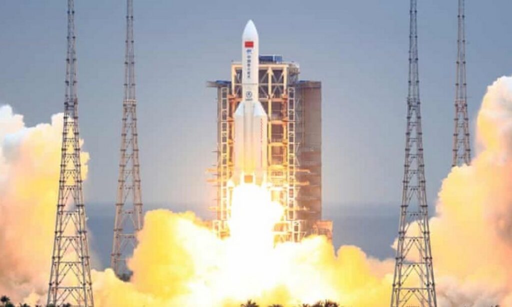 Ο κινεζικός πύραυλος έπεσε τελικά στον Ειρηνικό Ωκεανό