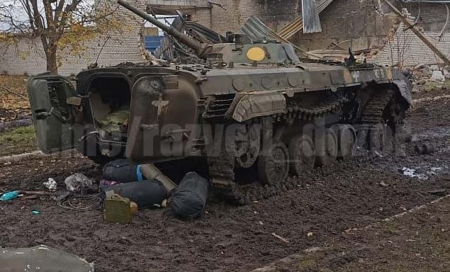 Με το ελληνικό εθνόσημο καίγονται «σαν λαμπάδες» στην ουκρανική πεδιάδα τα «ελληνικά» ΤΟΜΑ BMP-1