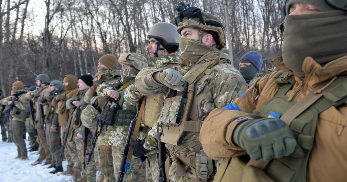 Σκληρό βίντεο: Ουκρανοί νεοναζί σκοτώνουν εν ψυχρώ Ρώσους αιχμαλώτους πολέμου