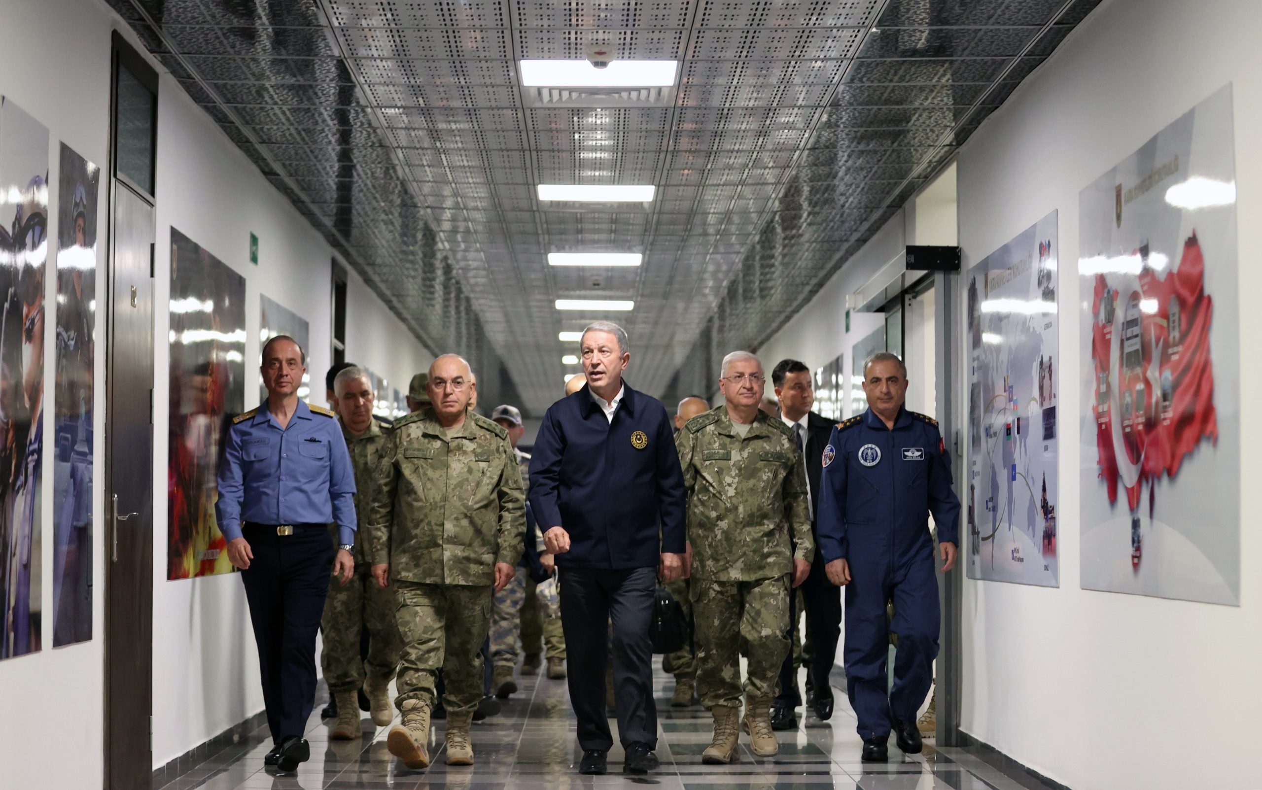 Ανήσυχος ο Χ.Ακάρ για τις εξελίξεις στη βόρεια Συρία: Πήγε στο αρχηγείο του τουρκικού Στρατού