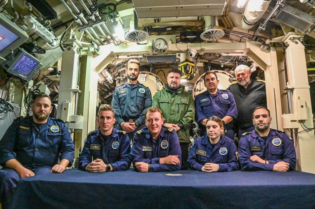 Σε άσκηση εκατό μέτρα κάτω από τη θάλασσα ο Ν.Χαρδαλιάς (φωτο)