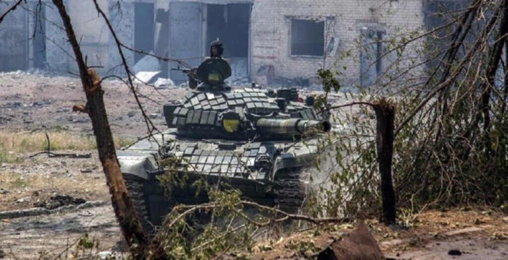 «Μαζικοί» ρωσικοί βομβαρδισμοί στη Χερσώνα –  Τουλάχιστον δύο νεκροί και πέντε τραυματίες (φώτο)