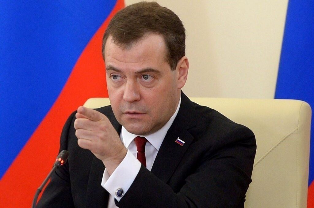 Ν.Μεντβέντεφ σε Ιαπωνία μετά τις νέες κυρώσεις: «Προδώσατε τα θύματα της Χιροσίμα – Κάντε χαρακίρι»