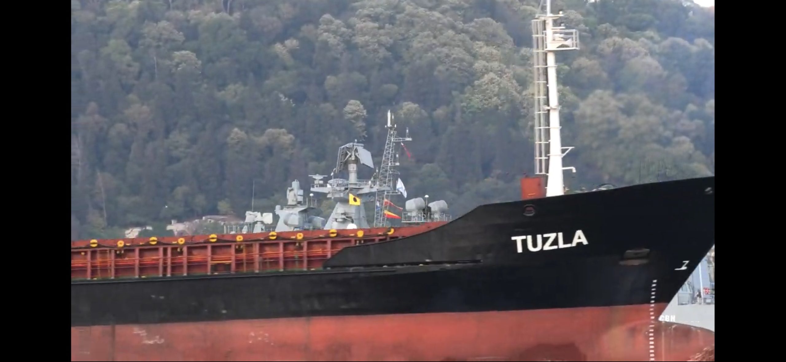 Τουρκικό πλοίο χτυπήθηκε από ρωσικό πύραυλο στο λιμάνι της Χερσώνας (φωτό)