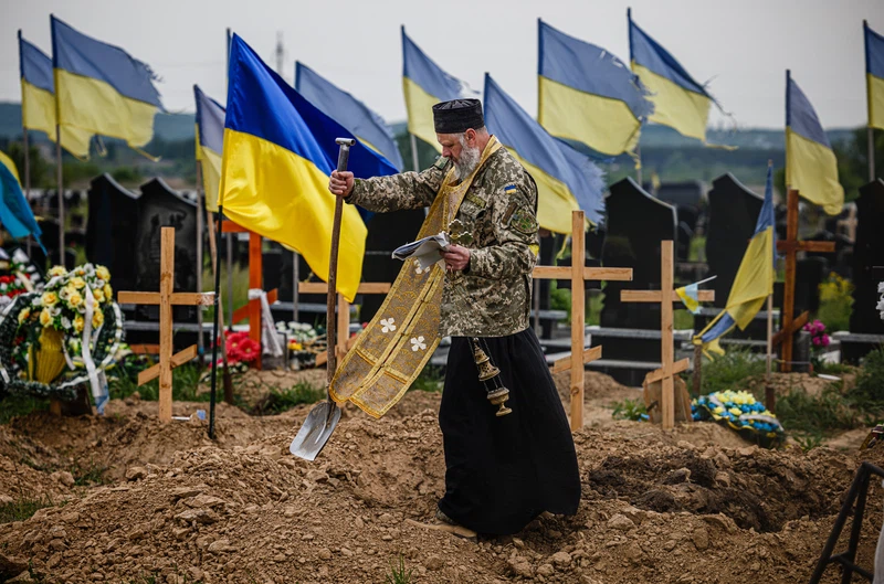 Το τεράστιο νεκροταφείο των Ουκρανών στρατιωτών στο Dnepropetrovsk (βίντεο)