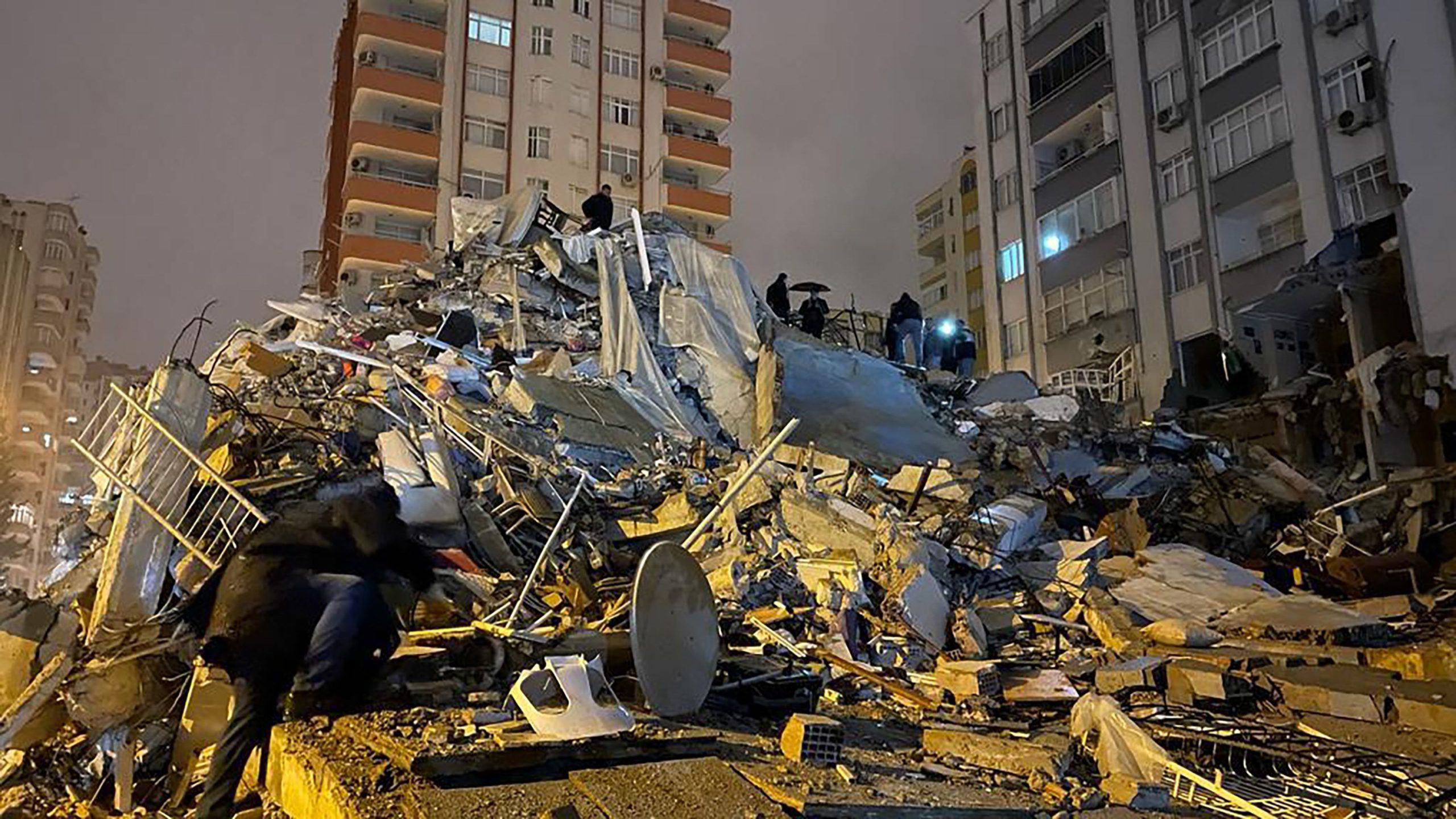 Οι συνέπειες του διπλού φονικού σεισμού στην τουρκική οικονομία: Πτώση του τουρκικού ΑΕΠ κατά 6%!