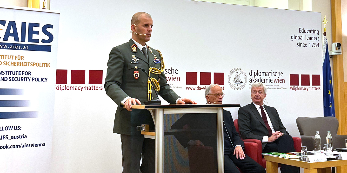 Αυστριακός συνταγματάρχης: «Είναι εύκολο να στέλνει το ΝΑΤΟ στρατό στην Ουκρανία» (βίντεο)