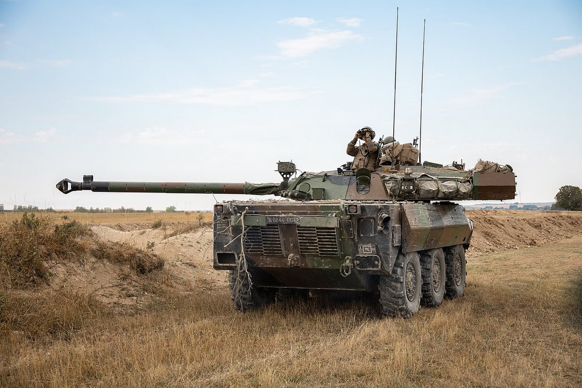 Γάλλος ΥΠΑΜ: «Από τα τέλη της ερχόμενης εβδομάδας θα παραδοθούν τεθωρακισμένα AMX-10 στην Ουκρανία»