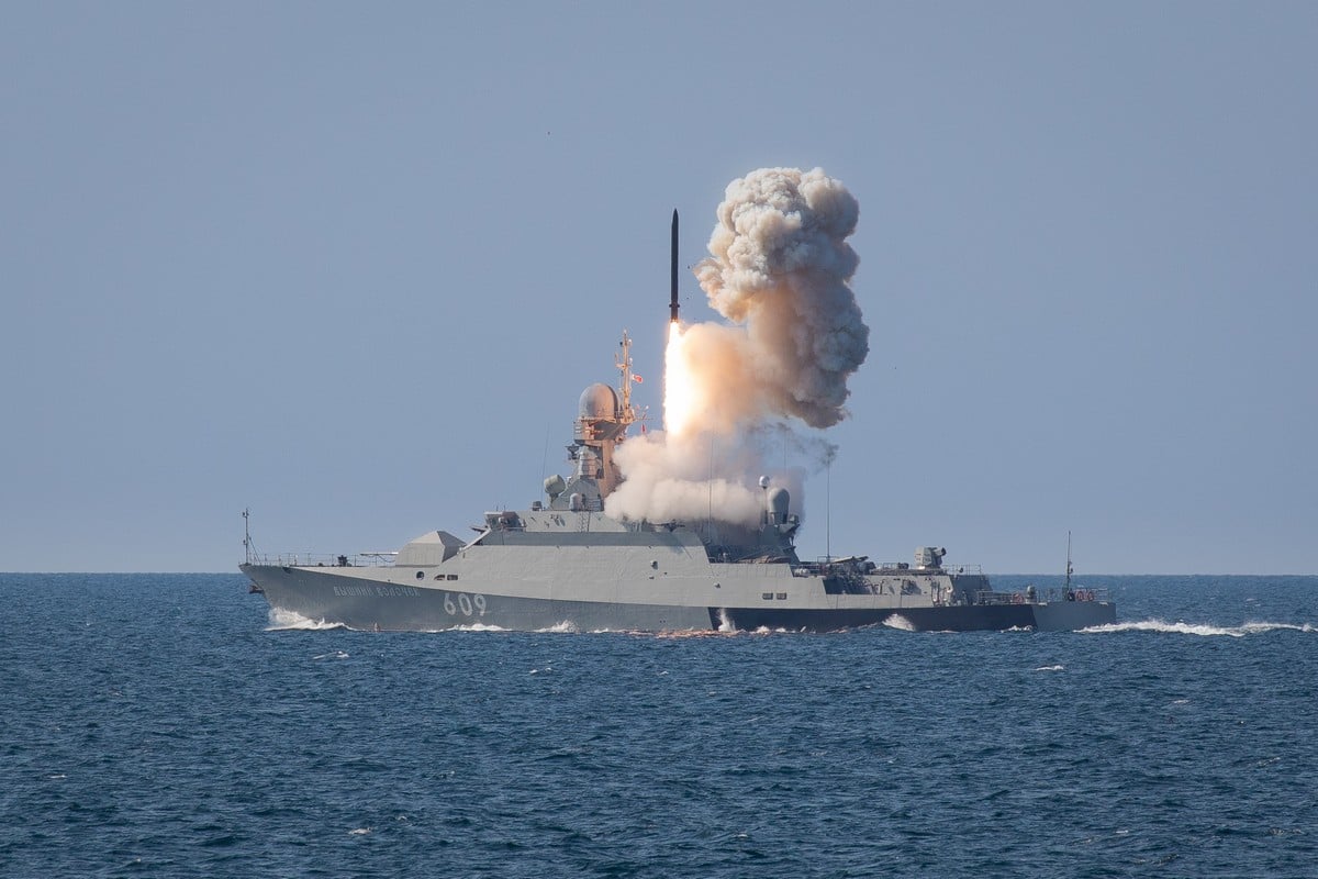 Μαζική πυραυλική επίθεση κατά Ουκρανίας ετοιμάζουν οι Ρώσοι από την Μαύρη Θάλασσα