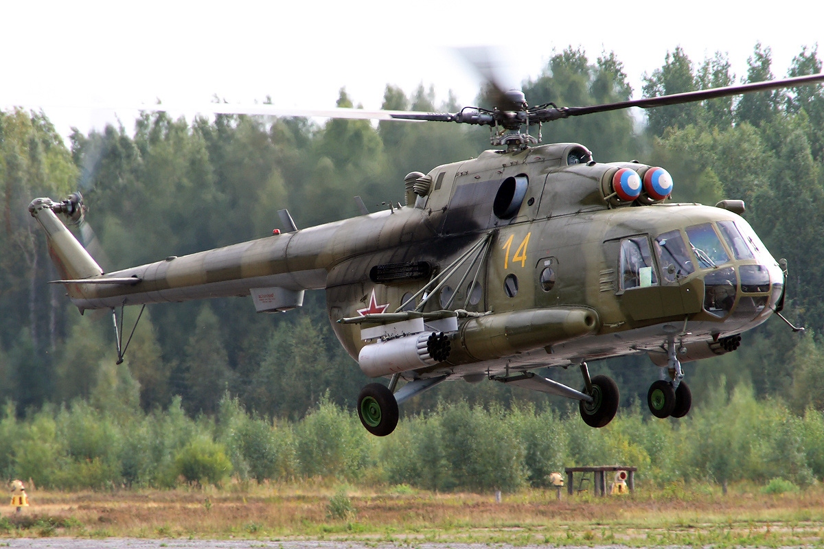 Ρωσικό ελικόπτερο Mil Mi-8 χτυπά σε ηλεκτροφόρα καλώδια (βίντεο)