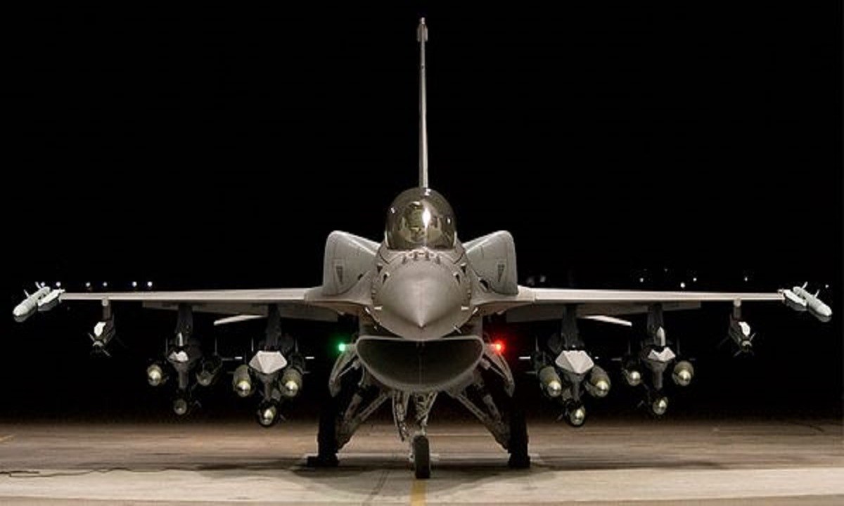 Οι ΗΠΑ δεν αποκλείουν να δώσουν F-16 στην Ουκρανία μέσω τρίτων χωρών
