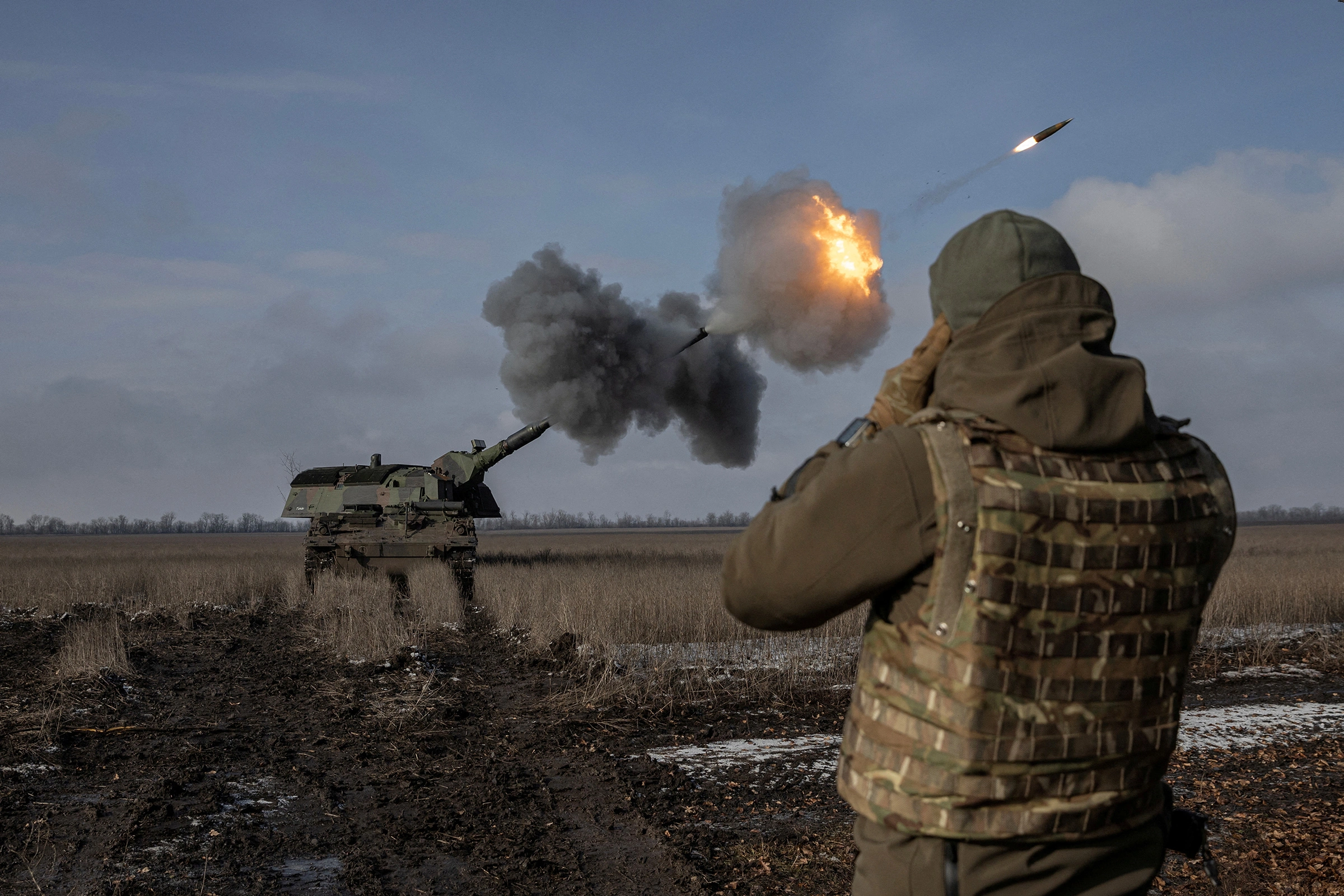 Την τρίτη και τελική επίθεση στο Μπακχμούτ ετοιμάζει ο ρωσικός Στρατός με «εφ΄ όπλου λόγχη» επέλαση στην πόλη (βίντεο)