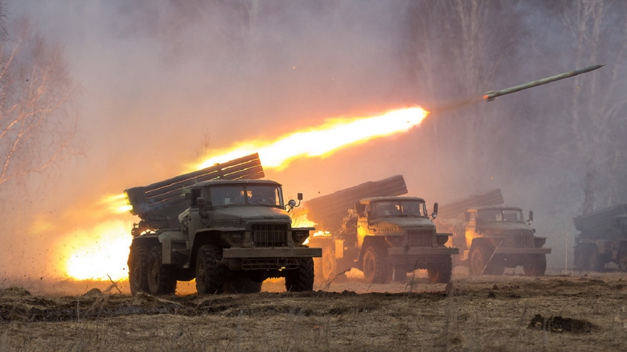 Βομβαρδισμός της Αντβίϊικα από ρωσικά ρουκετοβόλα: Κτυπήθηκαν αποθήκες πυρομαχικών και κέντρα διοίκησης των Ουκρανών