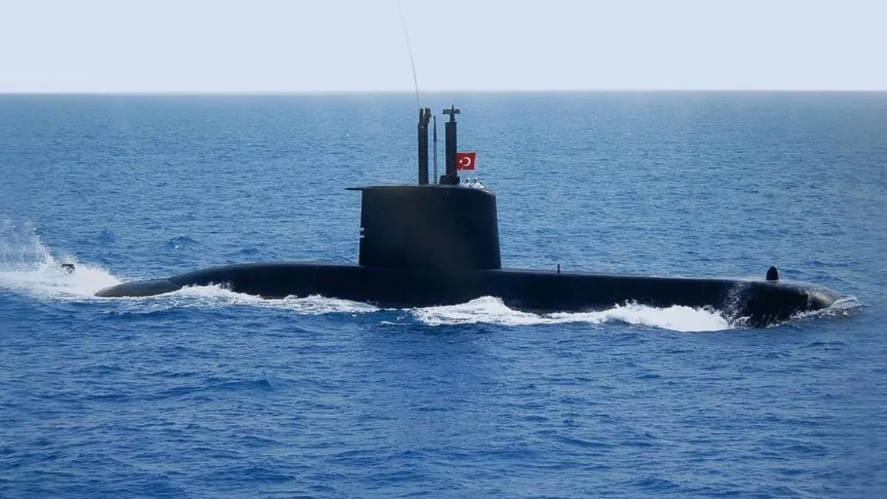 «Άρον-άρον» ταχεία ανάδυση τουρκικού υποβρυχίου σε άσκηση του ΝΑΤΟ! – Έφυγε με ρυμουλκό
