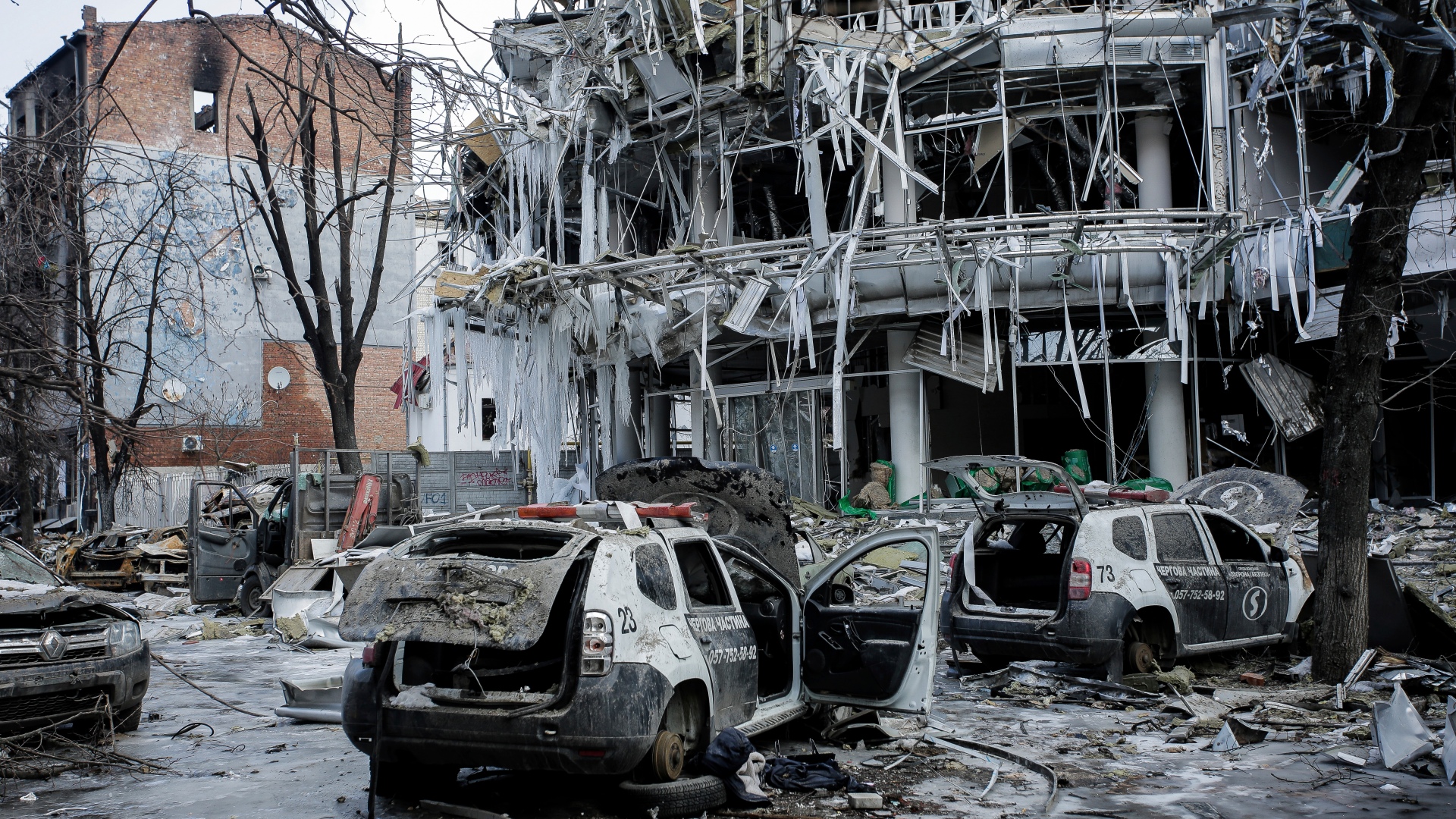 Ουκρανία: Στο Βουλεντάρ οι αεροπορικές επιδρομές άρχισαν να κατεδαφίζουν τα πολυώροφα κτίρια (βίντεο)