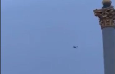 Ρωσική επίθεση με drones στο Κίεβο – Προσπαθεί να τα καταρρίψει η ουκρανική αεράμυνα (βίντεο)
