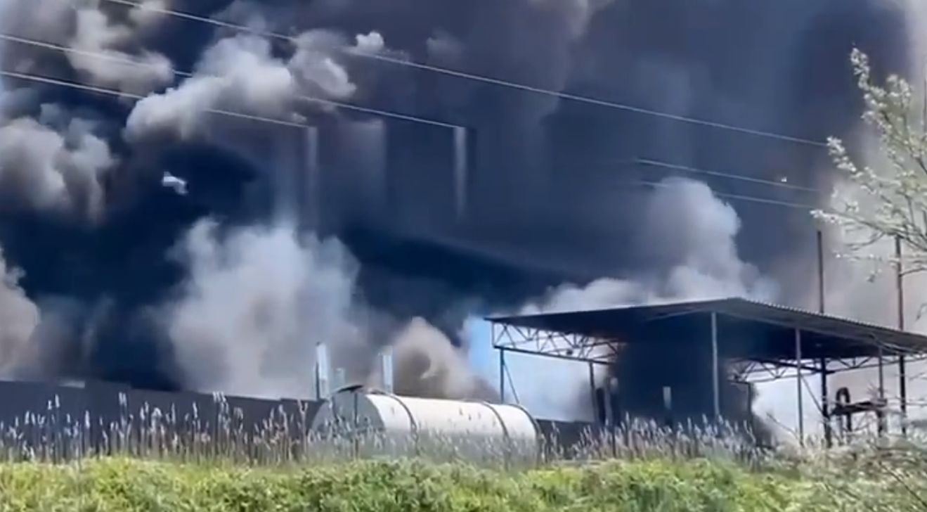 Ουκρανοί κτύπησαν τη ρωσική πόλη Σταυρούπολη – Στις φλόγες μεγάλη δεξαμενή καυσίμων (βίντεο)