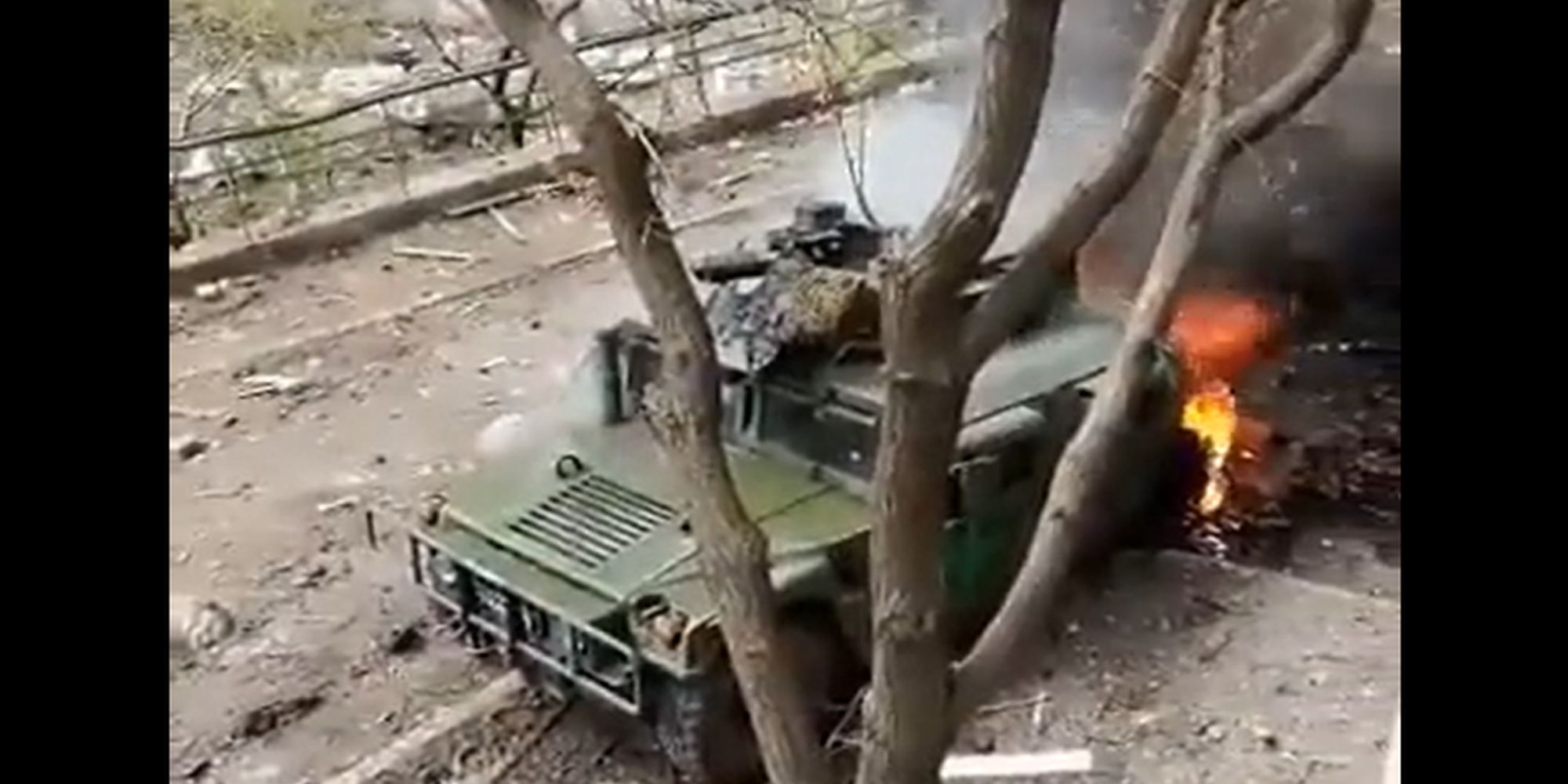 Βίντεο: Στις φλόγες ουκρανικό Humvee στο Μπακχμούτ