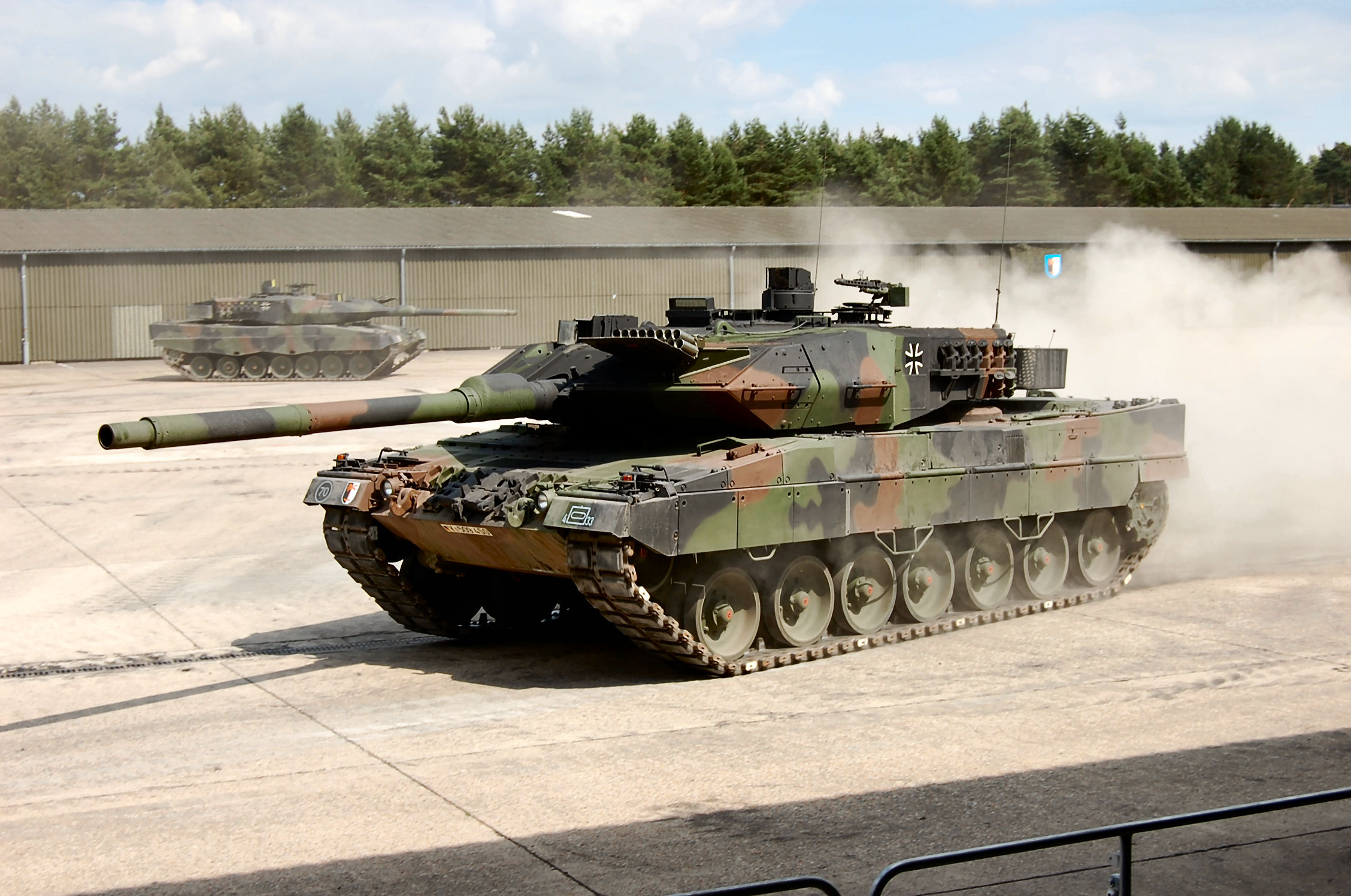 Βίντεο: Ουκρανικά άρματα μάχης Leopard 2A6 στην ανατολική Ουκρανία