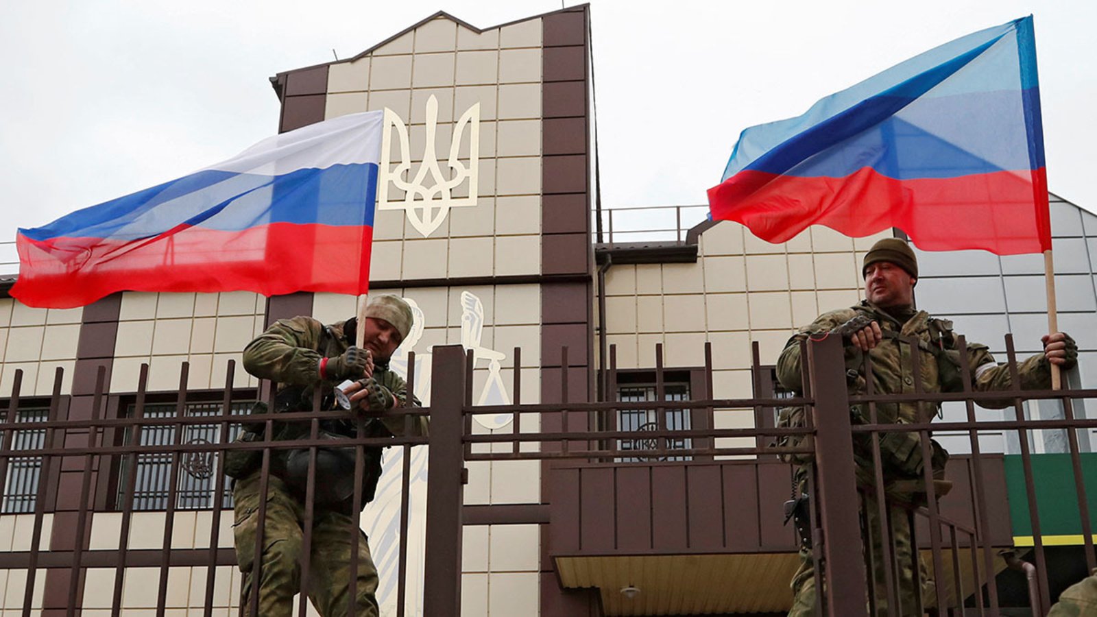 Αρτεμόβσκ: Κυματίζουν παντού ρωσικές σημαίες μετά την κατάληψη του από τις δυνάμεις της Wagner