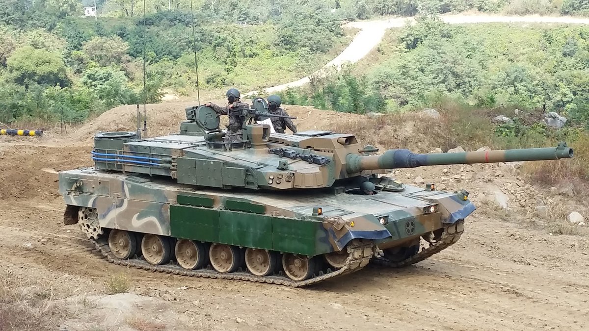 Πολωνία: Παρέλαβε από τη νοτιοκορεατική Hyundai Rotem επτά επιπλέον άρματα μάχης K2 Black Panther