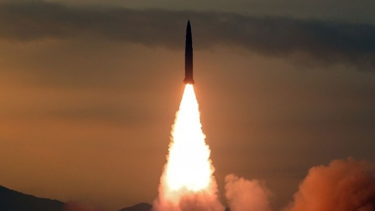Το Ιράν παρουσίασε την τέταρτη γενιά του βαλλιστικού πυραύλου Khorramshahr με βεληνεκές 2.000 χιλιόμετρα