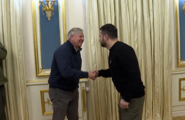 Αμερικανός Γερουσιαστής σε Β.Ζελένσκι για τα χρήματα της Δύσης: «Αφού πεθαίνουν Ρώσοι είναι οι καλύτερες δαπάνες»