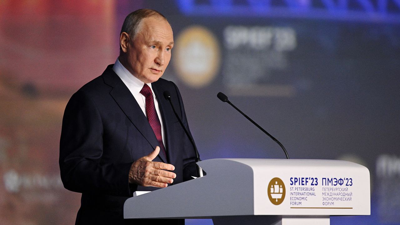 Β.Πούτιν για Ουκρανία: «Ανοιχτοί σε έναν εποικοδομητικό διάλογο με όλους εκείνους που θέλουν την ειρήνη»