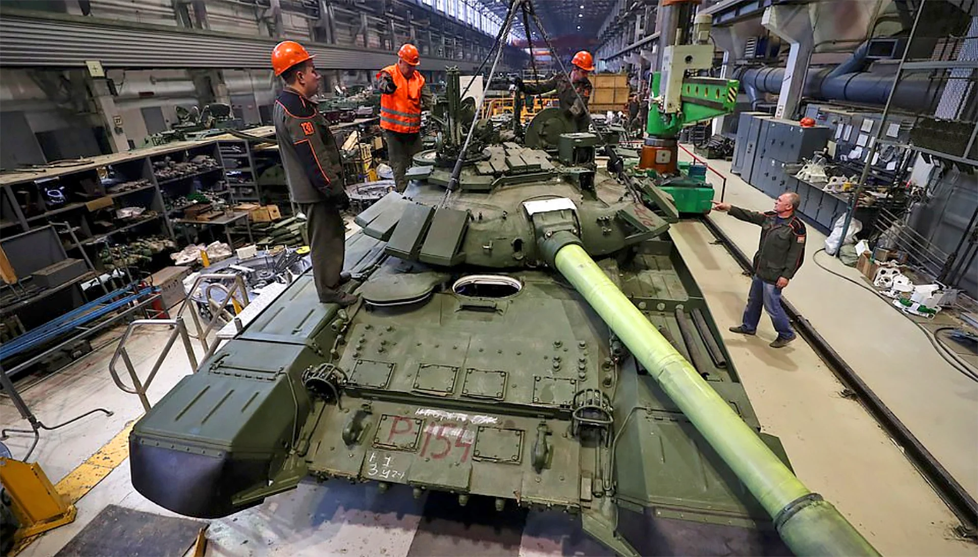 Νέα εντολή του Σ.Σοϊγκού: «Να αυξηθεί ακόμα περισσότερο η παραγωγή αρμάτων μάχης και ρουκετοβόλων TOS»