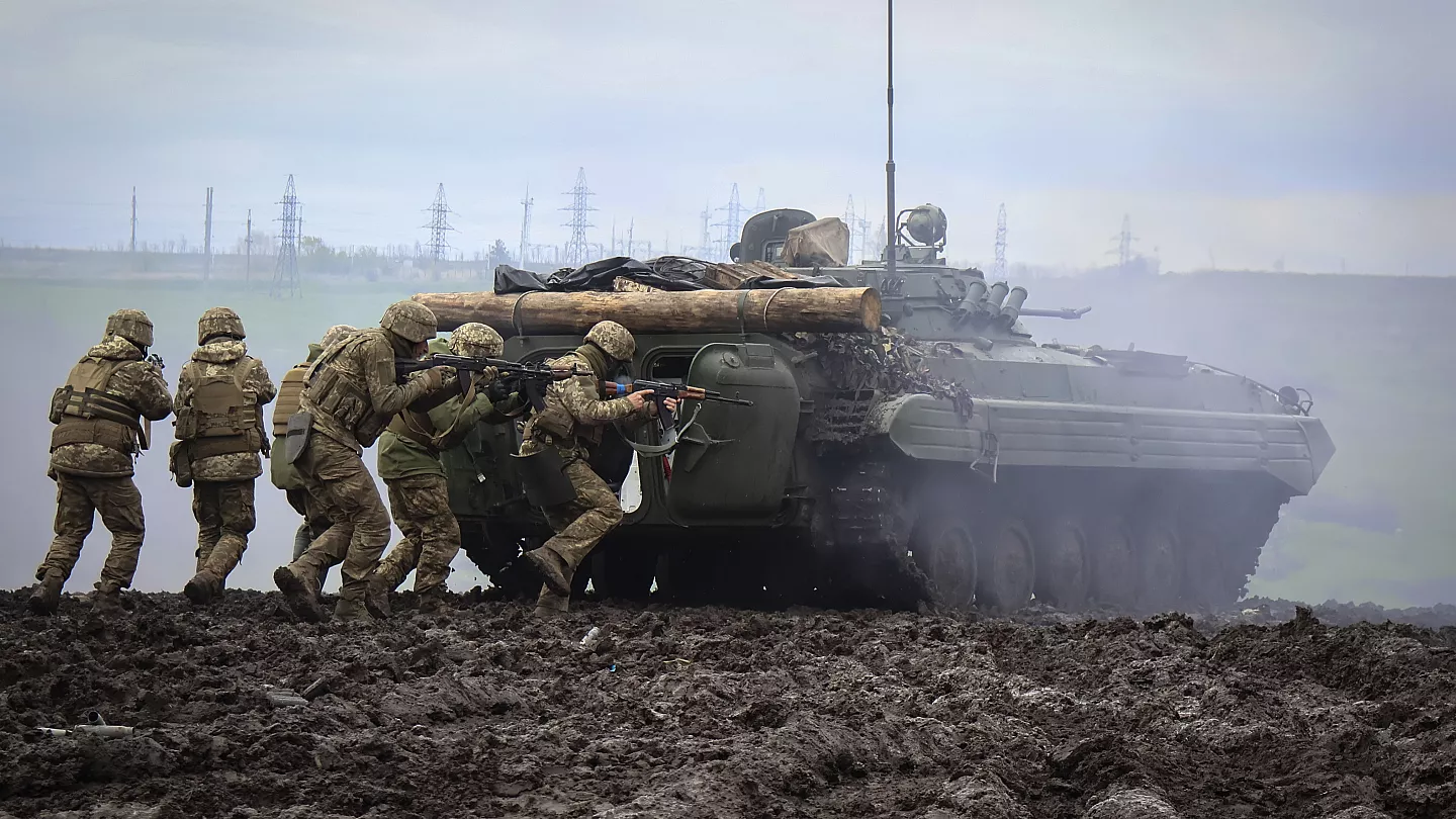 Ανατ. Ουκρανία: Το Κίεβο εξαπέλυσε επιθέσεις εκμεταλλευόμενο την αναταραχή στη Ρωσία – Μονάδες της Wagner αναχωρούν για το μέτωπο