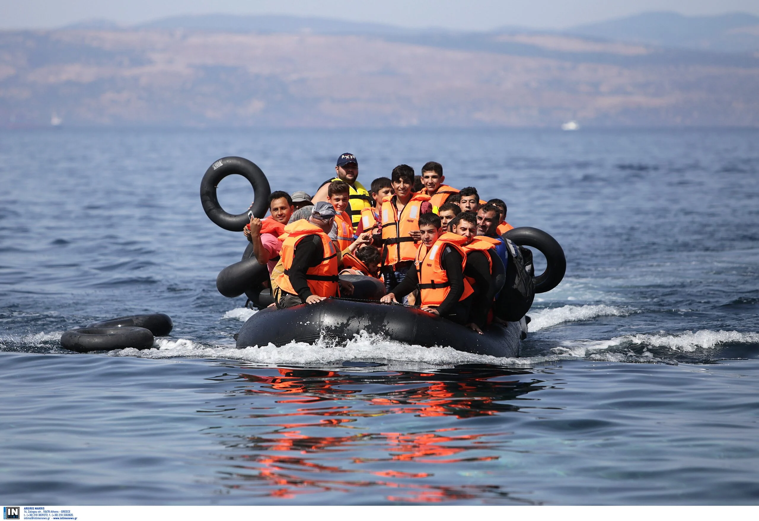 Αλλοδαποί σκίζουν τα χαρτιά τους λίγο πριν αποβιβαστούν – Θα δηλώσουν «ασυνόδευτοι ανήλικοι»