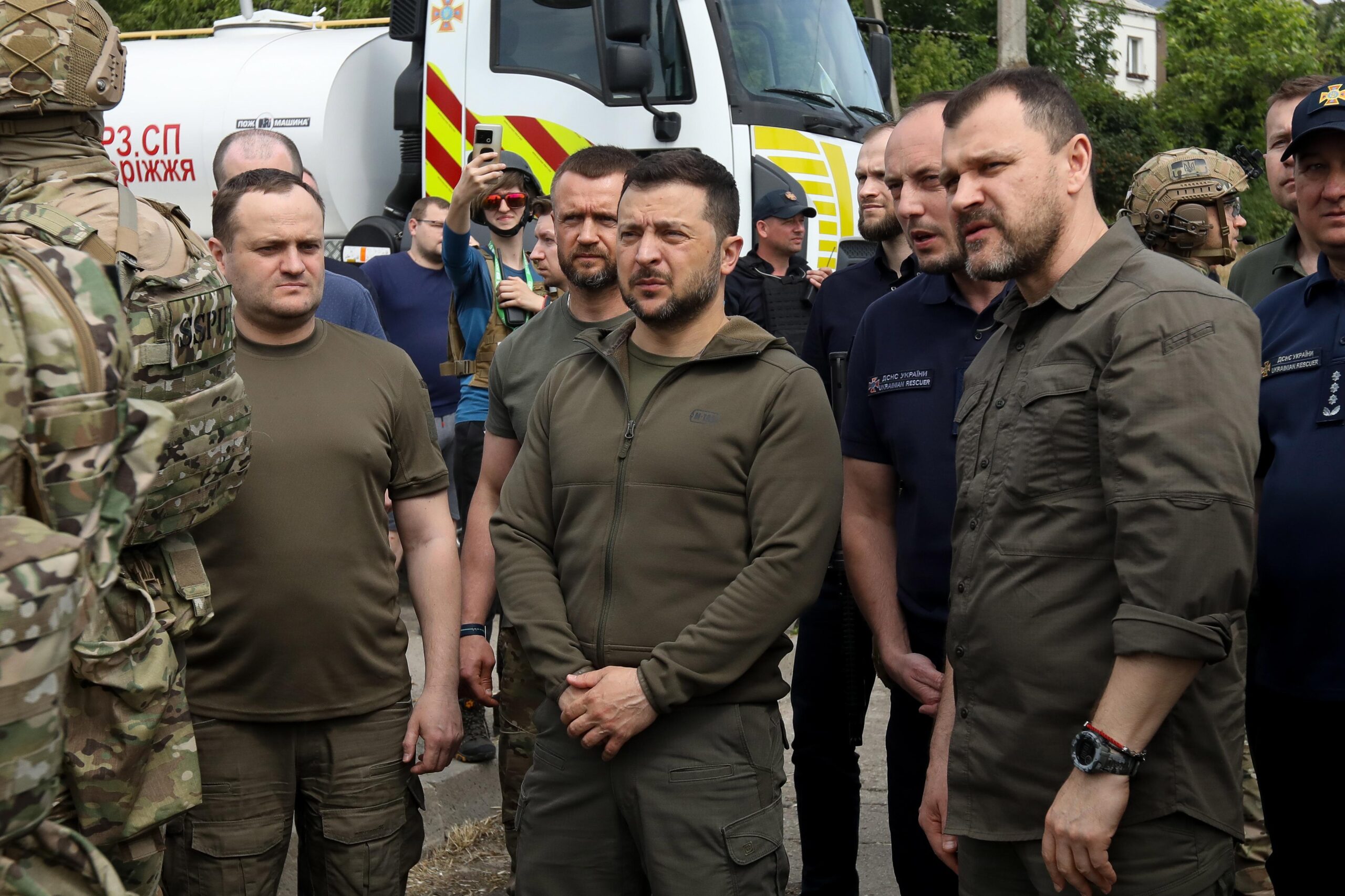 Αποθρασύνθηκε ο Β.Ζελένσκι: «Ξέρω πόσα και τι όπλα έχουν στις αποθήκες τους οι χώρες της ΕΕ – Μη μου λένε ψέματα»