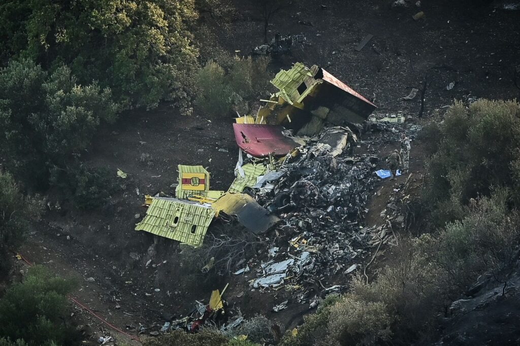 Γιατί η κυβέρνηση δεν κήρυξε εθνικό πένθος για την πτώση του Canadair – Οι αντιδράσεις και το ναυάγιο στην Πύλο