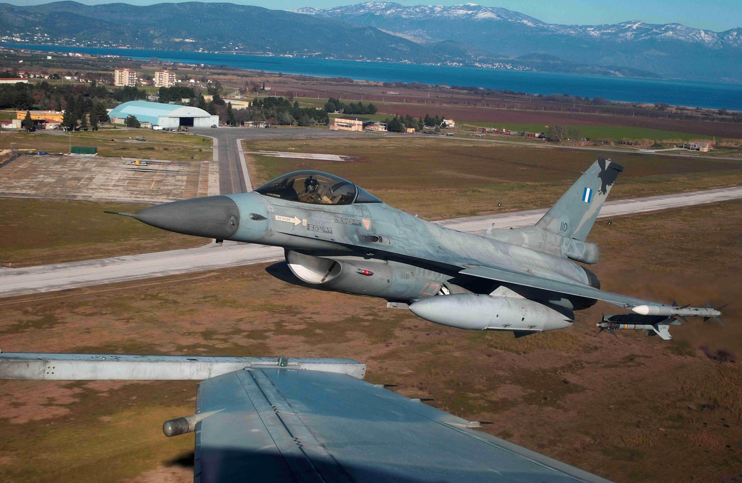 Πυρκαγιά Νέας Αγχιάλου: Απογειώνονται τα F-16 για να γλιτώσουν την καταστροφή