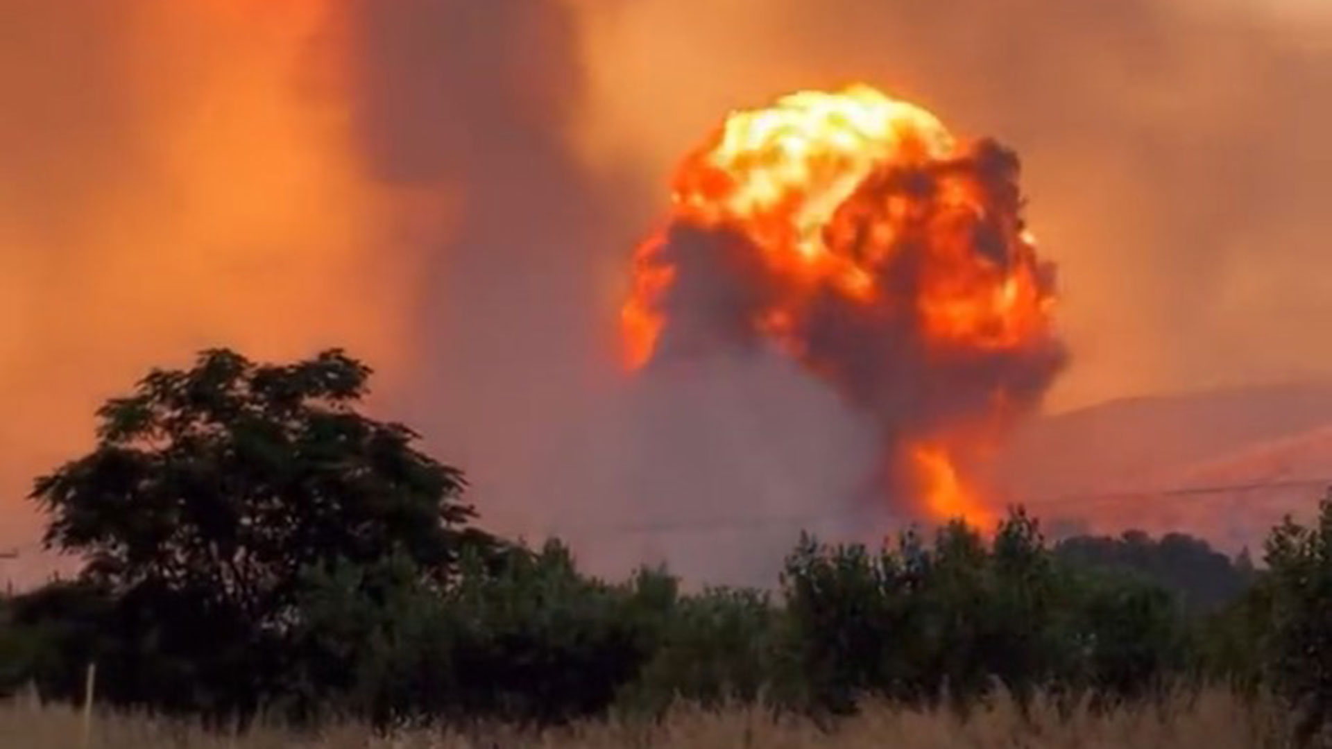 Το βίντεο της ντροπής: Η στιγμή της ανατίναξης της αποθήκης πυρομαχικών στην 111 ΠΜ της Νέας Αγχιάλου – Ούτε μία παραίτηση;