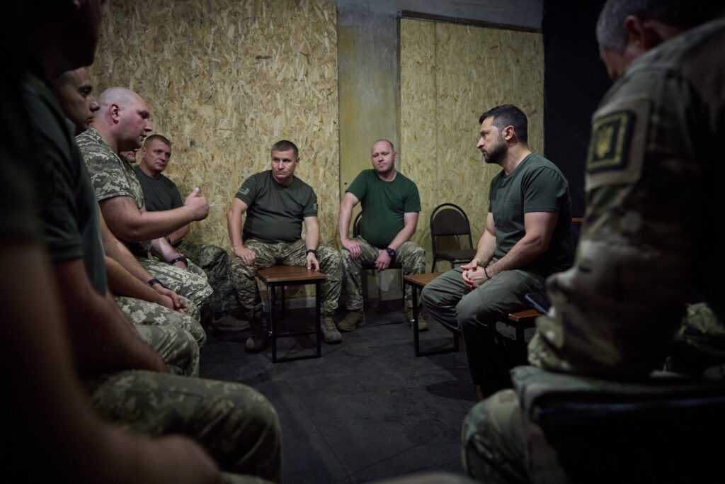 Ο Β.Ζελένσκι επισκέφτηκε Ουκρανούς στρατιώτες στη Ζαπορίζια