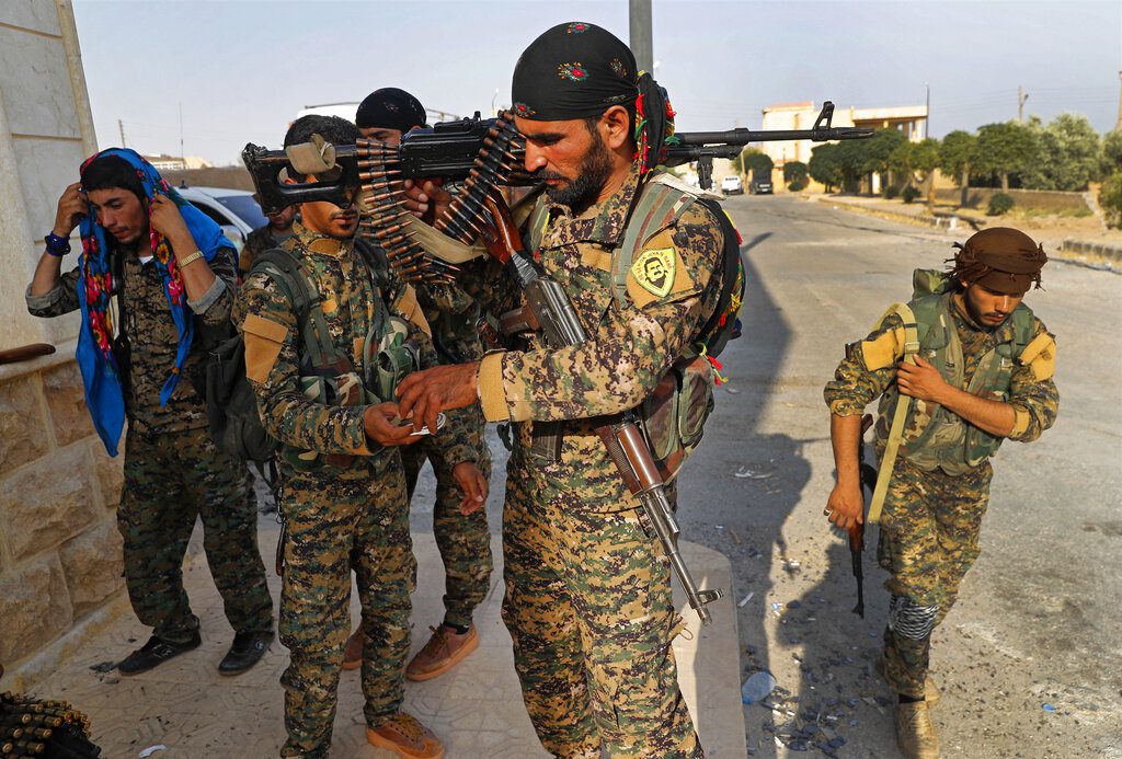 Συγκρούσεις μεταξύ των κουρδικών πολιτοφυλακών των SDF και των αραβικών πληθυσμών της Ντέιρ Εζόρ (βίντεο)