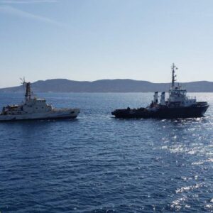 Άλλα δύο περιπολικά σκάφη κλάσης Island για το ΠΝ – Ήρθαν ρυμουλκούμενα από το Λαύριο