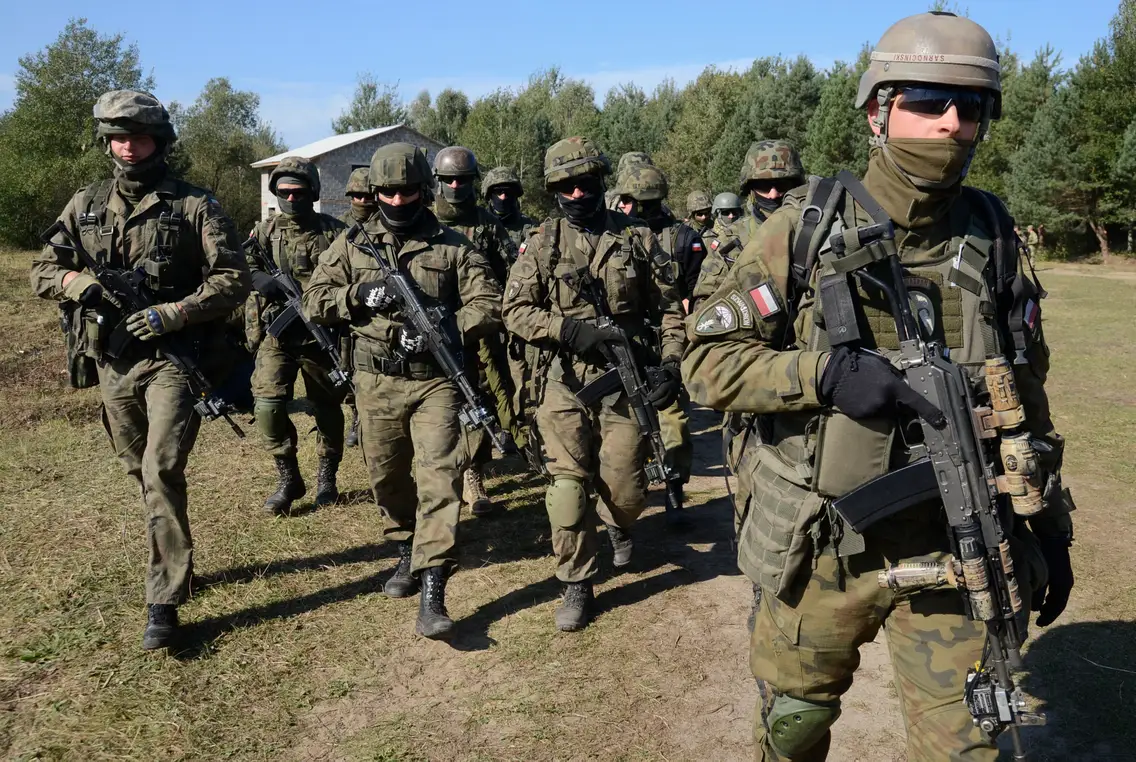 Το Κίεβο μεθοδεύει αλλαγή του Συντάγματός του για τη φιλοξενία πολωνικών στρατιωτικών βάσεων στο έδαφός του