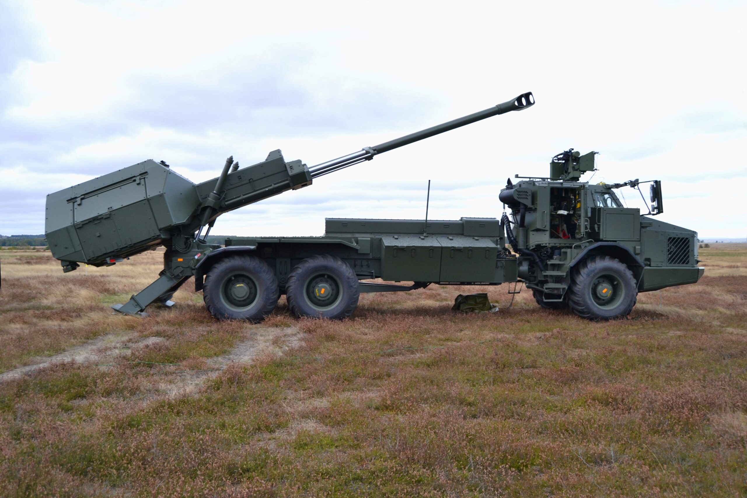 Σουηδία: Υπέγραψε συμφωνία για την προμήθεια 48 αυτοκινούμενων πυροβόλων Archer των 155 χιλιοστών