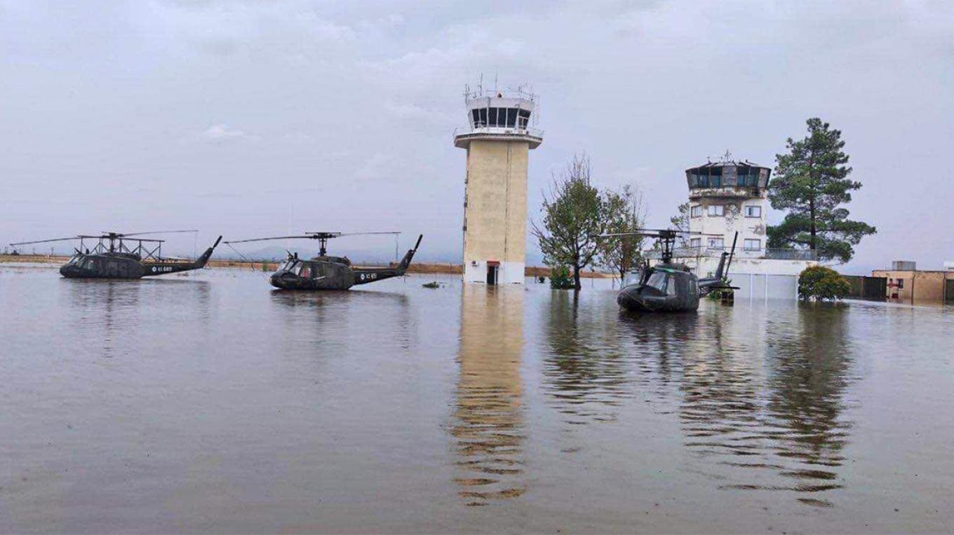 Καταστράφηκε πανάκριβος εξοπλισμός για Apache και Kiowa – Πληροφορίες για ελικόπτερα που δεν απομακρύνθηκαν και «πνίγηκαν»! (φώτο)