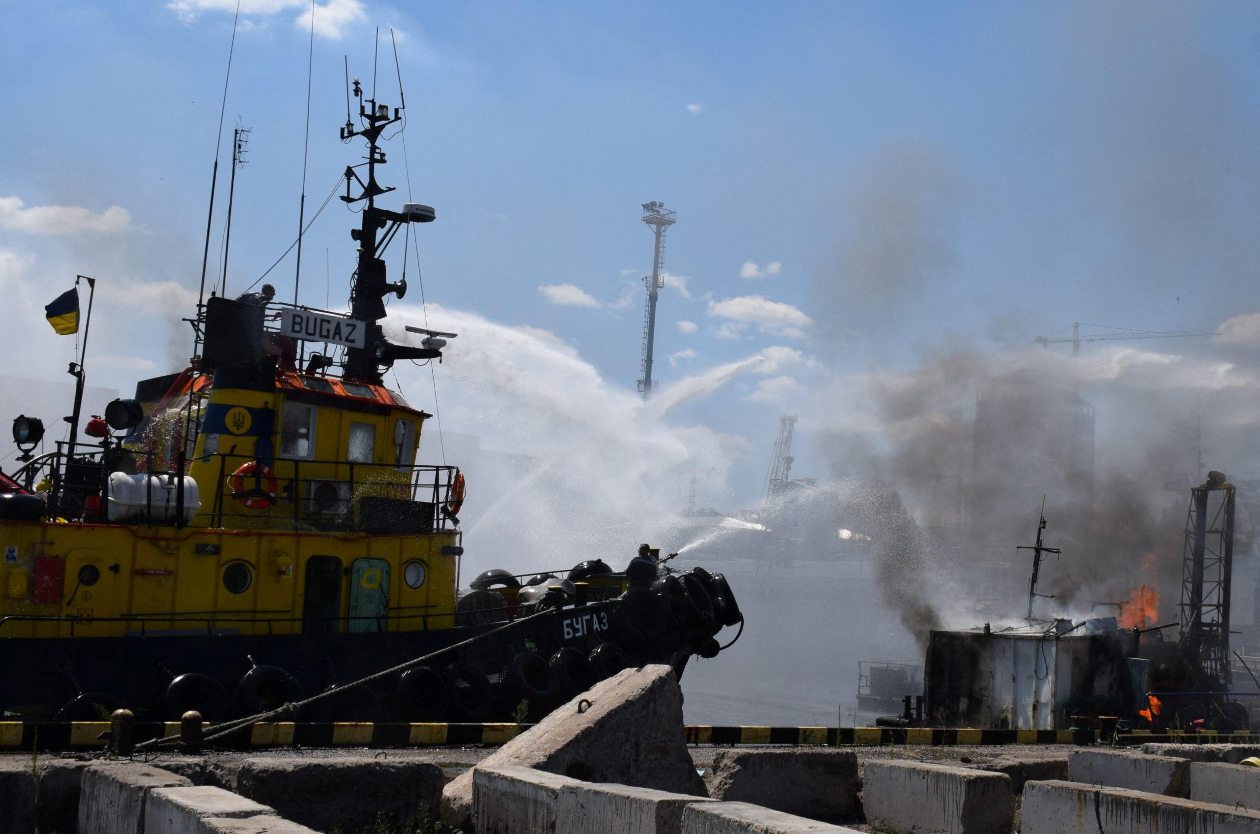 Μαζική ρωσική επίθεση με drones και πυραύλους στην Οδησσό: Κτυπήθηκαν λιμάνια – Καταστράφηκαν αποθήκες (βίντεο)