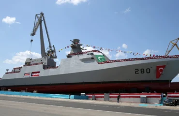 PNS Babur: Η πρώτη κορβέτα κλάσης Ada παραδόθηκε στο Ναυτικό του Πακιστάν