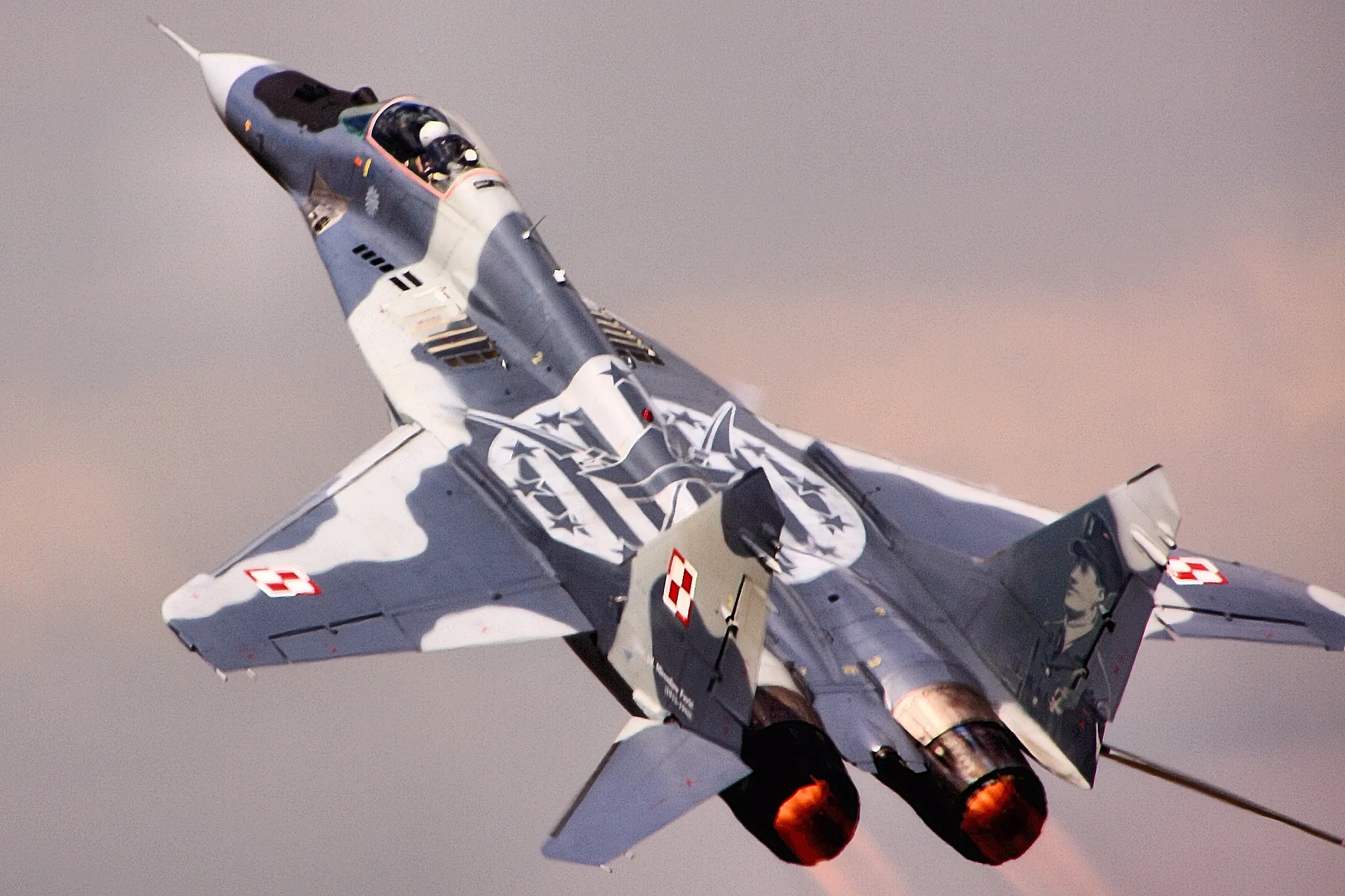 Θεαματική απογείωση πολωνικών MiG-29 από αυτοκινητόδρομο