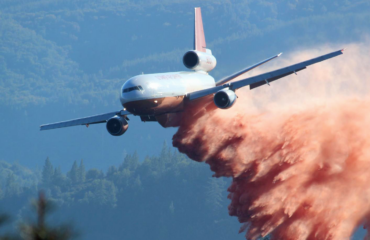 Εκπληκτικό βίντεο από DC-10 εν μέσω κατάσβεσης  δασικής πυρκαγιάς