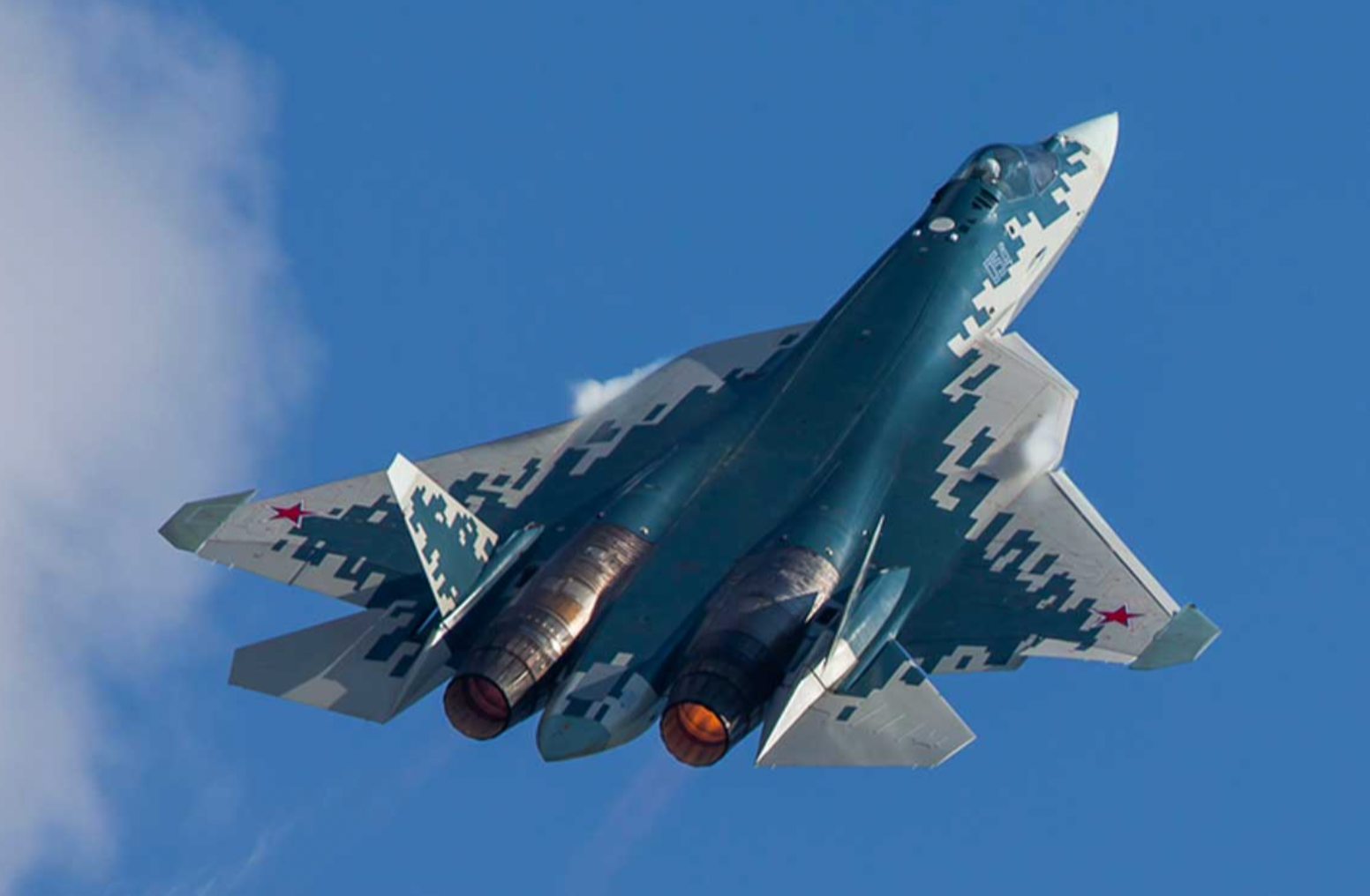 UAC: «Παραδώσαμε μαχητικά αεροσκάφη Su-57 και Su-35S στην ρωσική Αεροπορία»