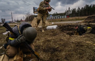 Βίντεο: Ομάδα Ουκρανών στρατιωτών παραδίδεται στις ρωσικές δυνάμεις μετά από ανεπιτυχή αντεπίθεση
