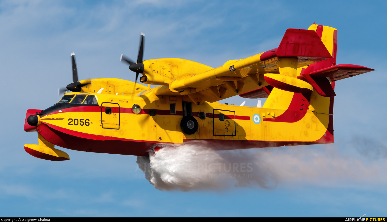 Ελληνικά πυροσβεστικά αεροσκάφη  Canadair στην Αλβανία για κατάσβεση πυρκαγιάς